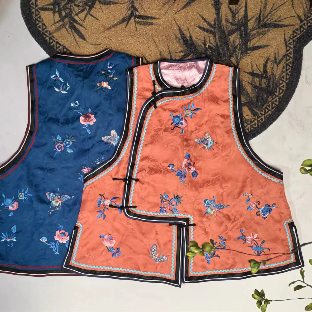 Ying Qing 莺情 Oriole Qing Han Butterfly Embroidery Pipa Lute Lapel Kanjian Vest - Image 4
