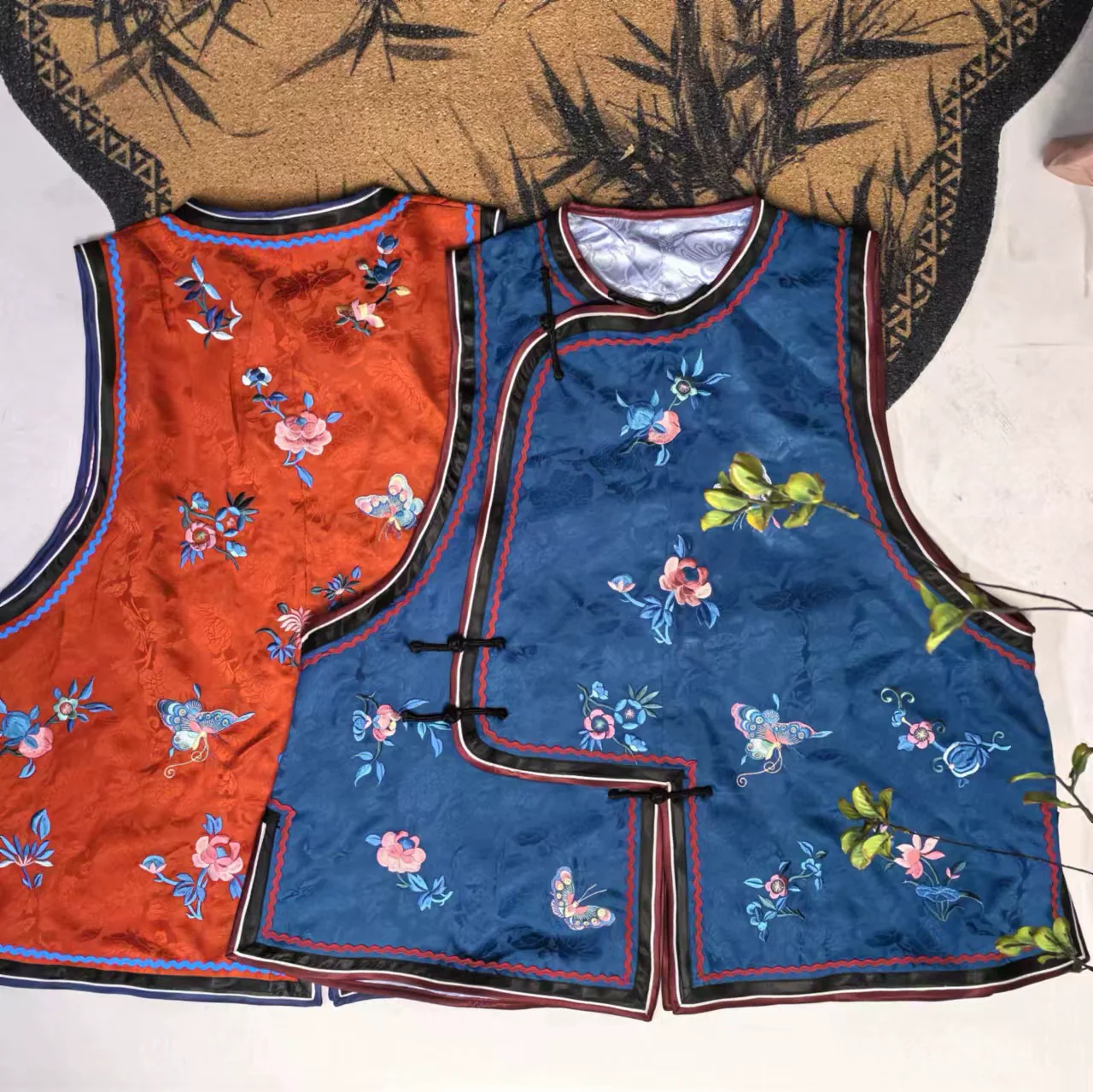 Ying Qing 莺情 Oriole Qing Han Butterfly Embroidery Pipa Lute Lapel Kanjian Vest - Image 5