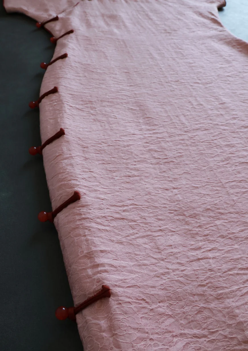 Ying Tao 樱桃 Cherry Pink 1930s Flower Knot Short Sleeve Qipao - Image 10
