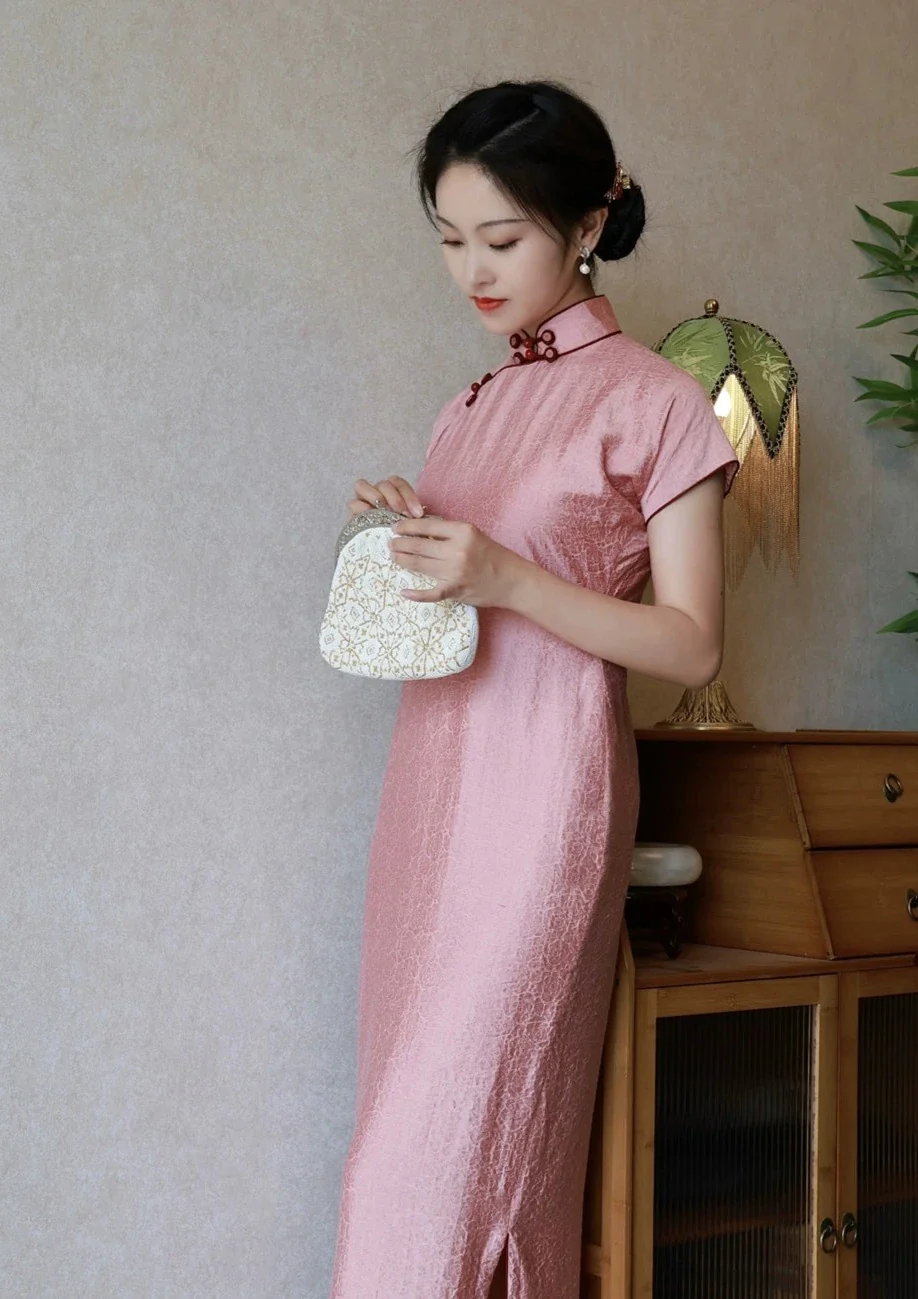 Ying Tao 樱桃 Cherry Pink 1930s Flower Knot Short Sleeve Qipao - Image 3