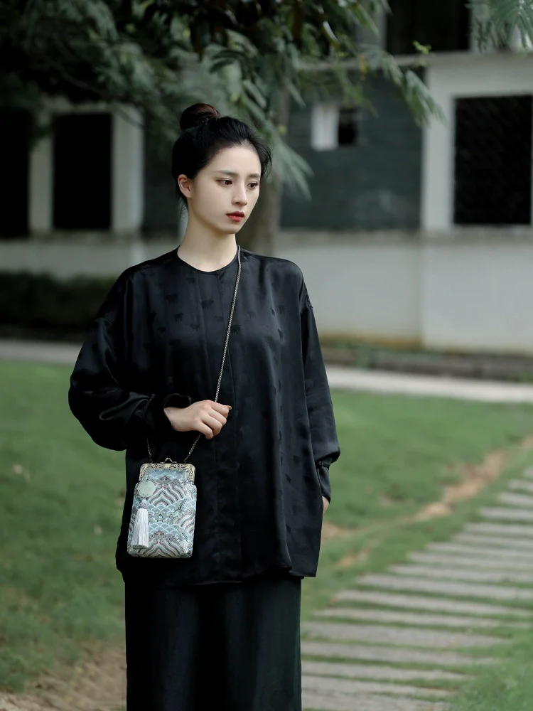 Yu Hai 玉海 Jade Sea Brocade Phone Purse - Image 3