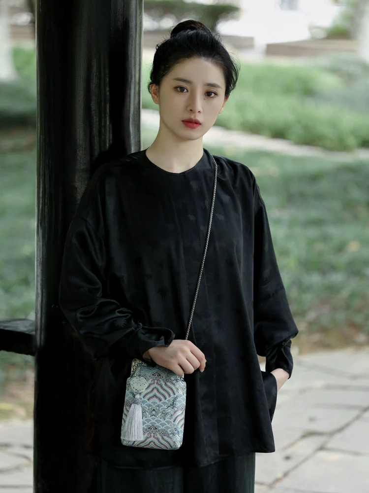 Yu Hai 玉海 Jade Sea Brocade Phone Purse - Image 4