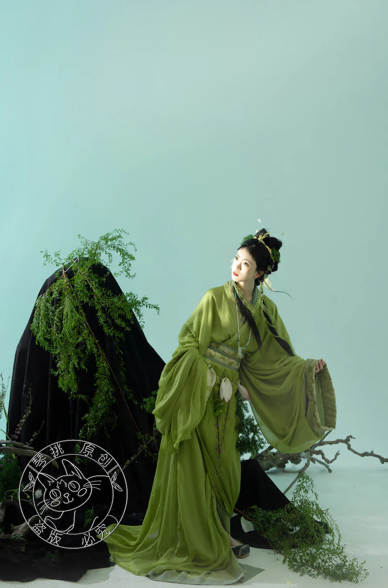 Yu Ying 遇萤 Encountering a Firefly Modernized Warring States Zhiju Straight Hem Robe Set - Image 15