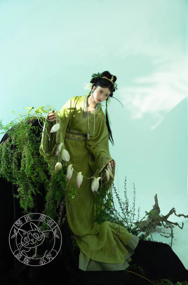 Yu Ying 遇萤 Encountering a Firefly Modernized Warring States Zhiju Straight Hem Robe Set - Image 2