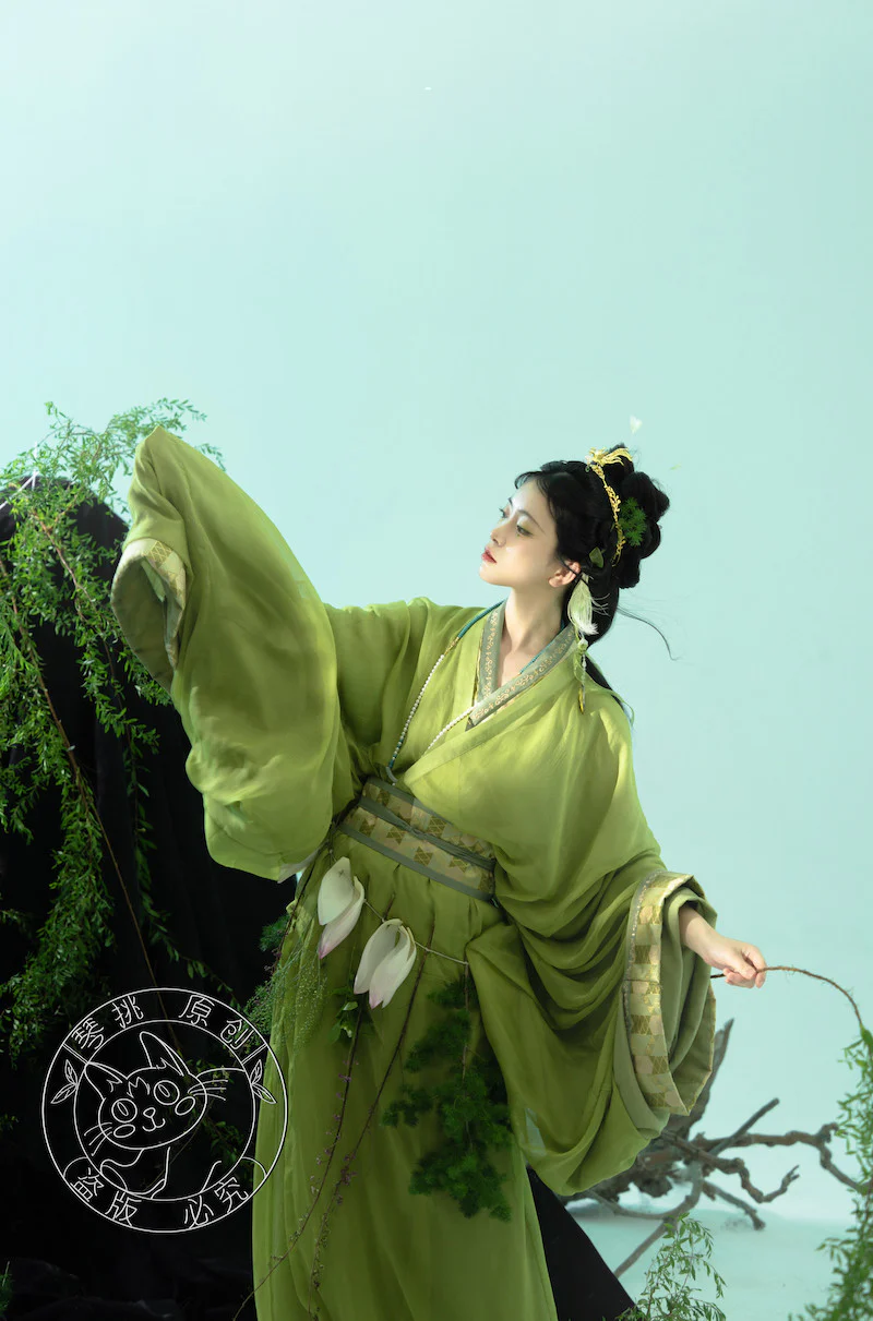 Yu Ying 遇萤 Encountering a Firefly Modernized Warring States Zhiju Straight Hem Robe Set - Image 3