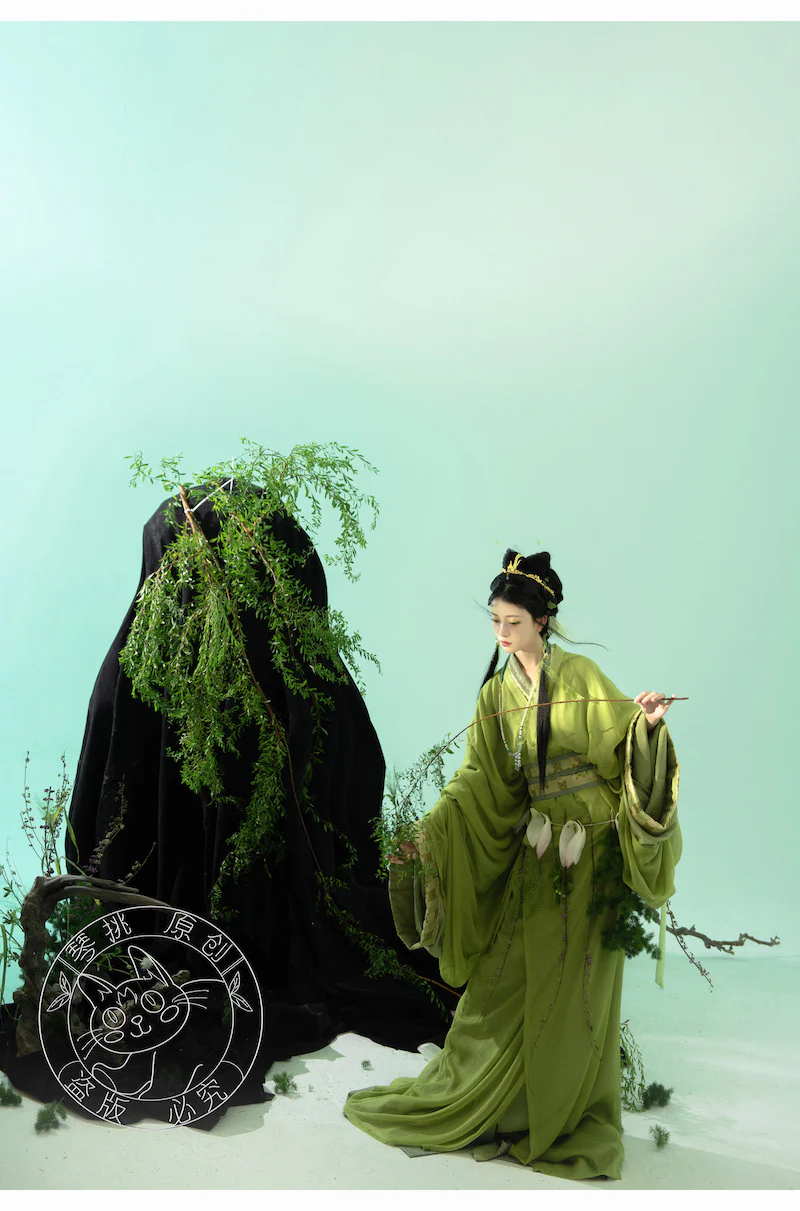 Yu Ying 遇萤 Encountering a Firefly Modernized Warring States Zhiju Straight Hem Robe Set - Image 5