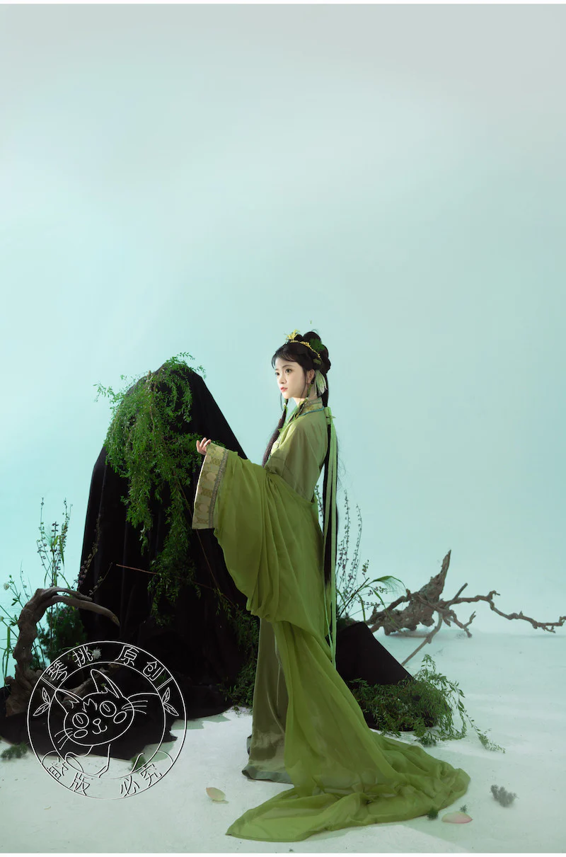 Yu Ying 遇萤 Encountering a Firefly Modernized Warring States Zhiju Straight Hem Robe Set - Image 6