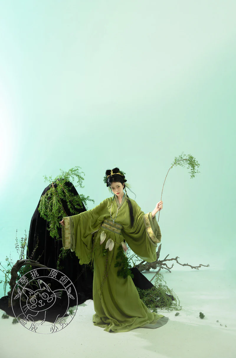 Yu Ying 遇萤 Encountering a Firefly Modernized Warring States Zhiju Straight Hem Robe Set - Image 7