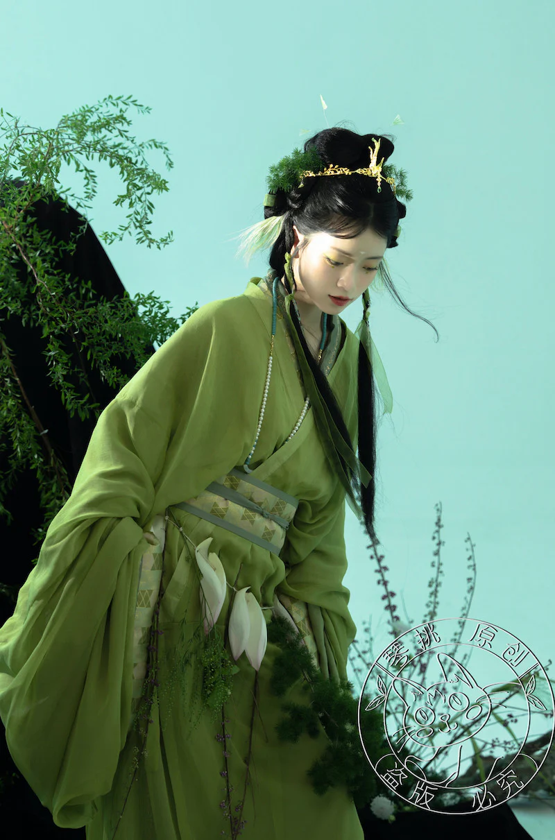 Yu Ying 遇萤 Encountering a Firefly Modernized Warring States Zhiju Straight Hem Robe Set - Image 9