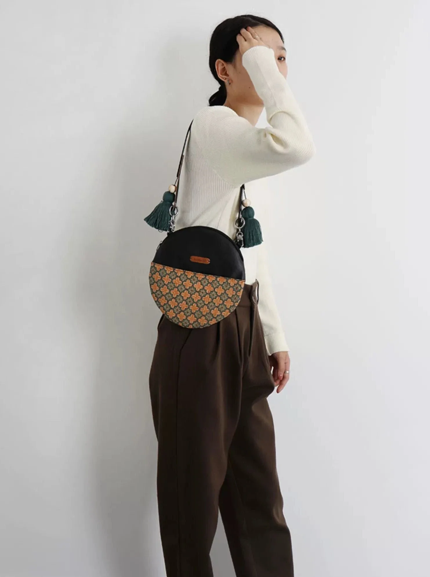 Yuan Gu Hua 圆古花 Round Ancient Flower Leather Purse - Image 4