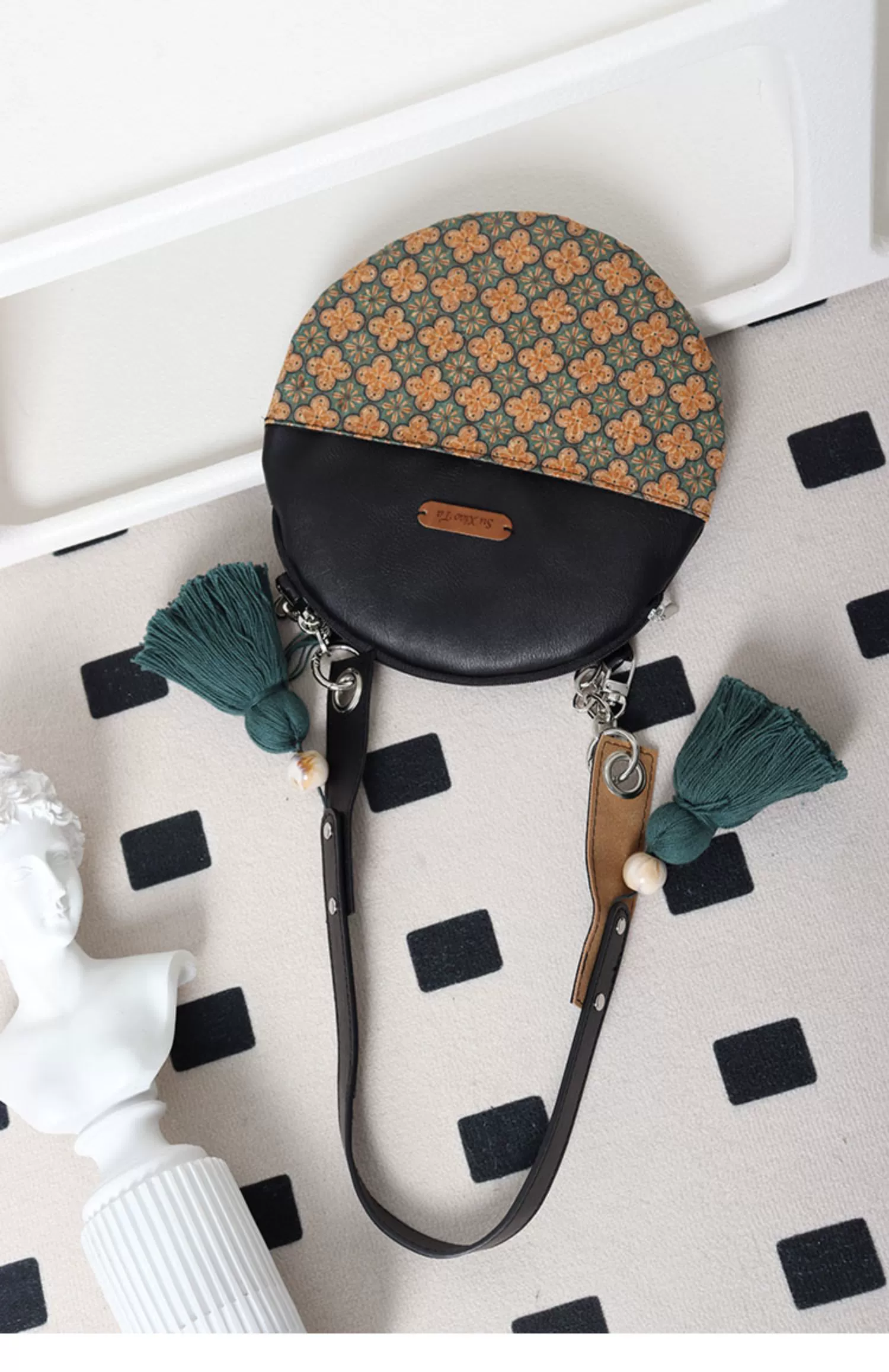 Yuan Gu Hua 圆古花 Round Ancient Flower Leather Purse - Image 5