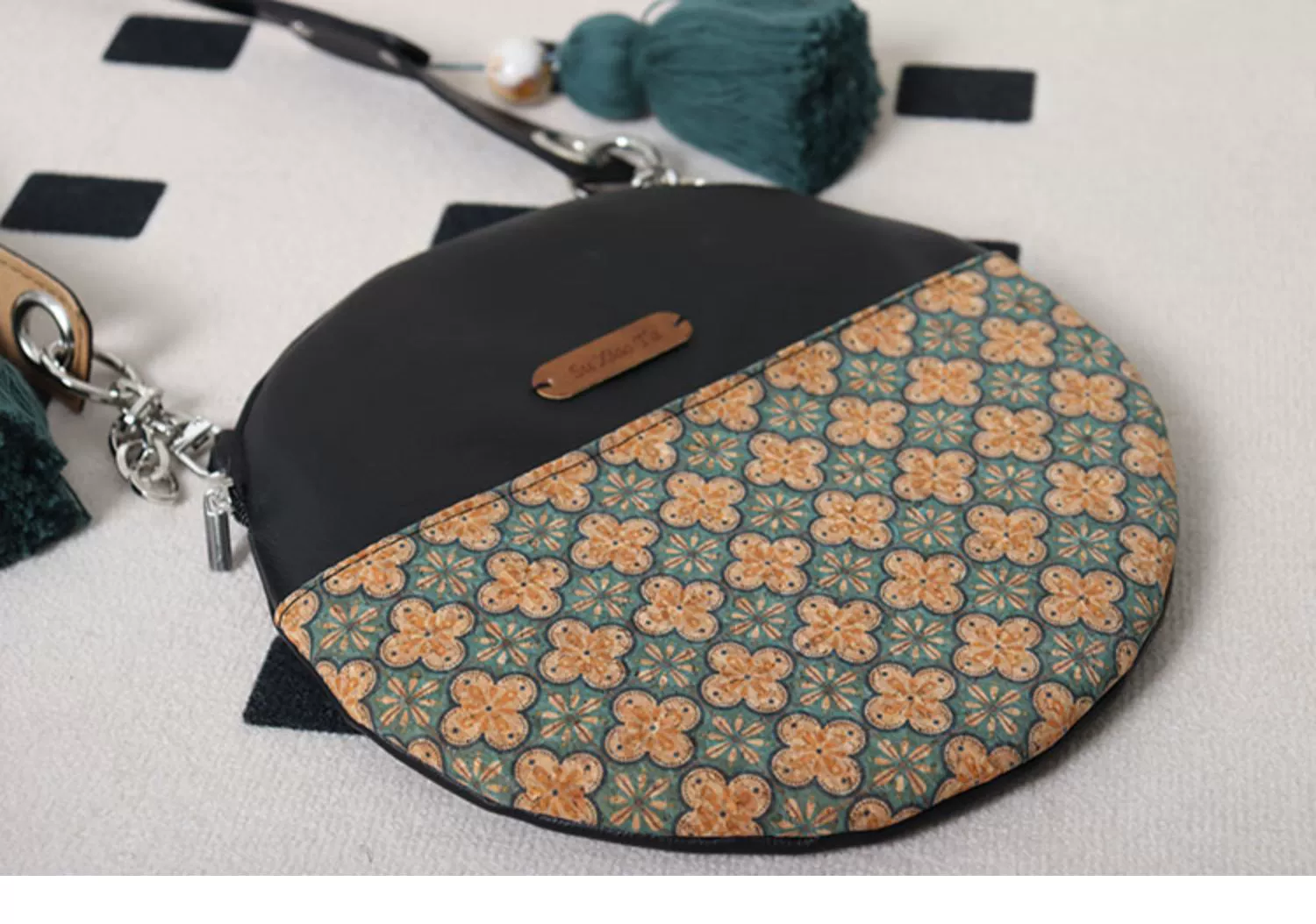 Yuan Gu Hua 圆古花 Round Ancient Flower Leather Purse - Image 8