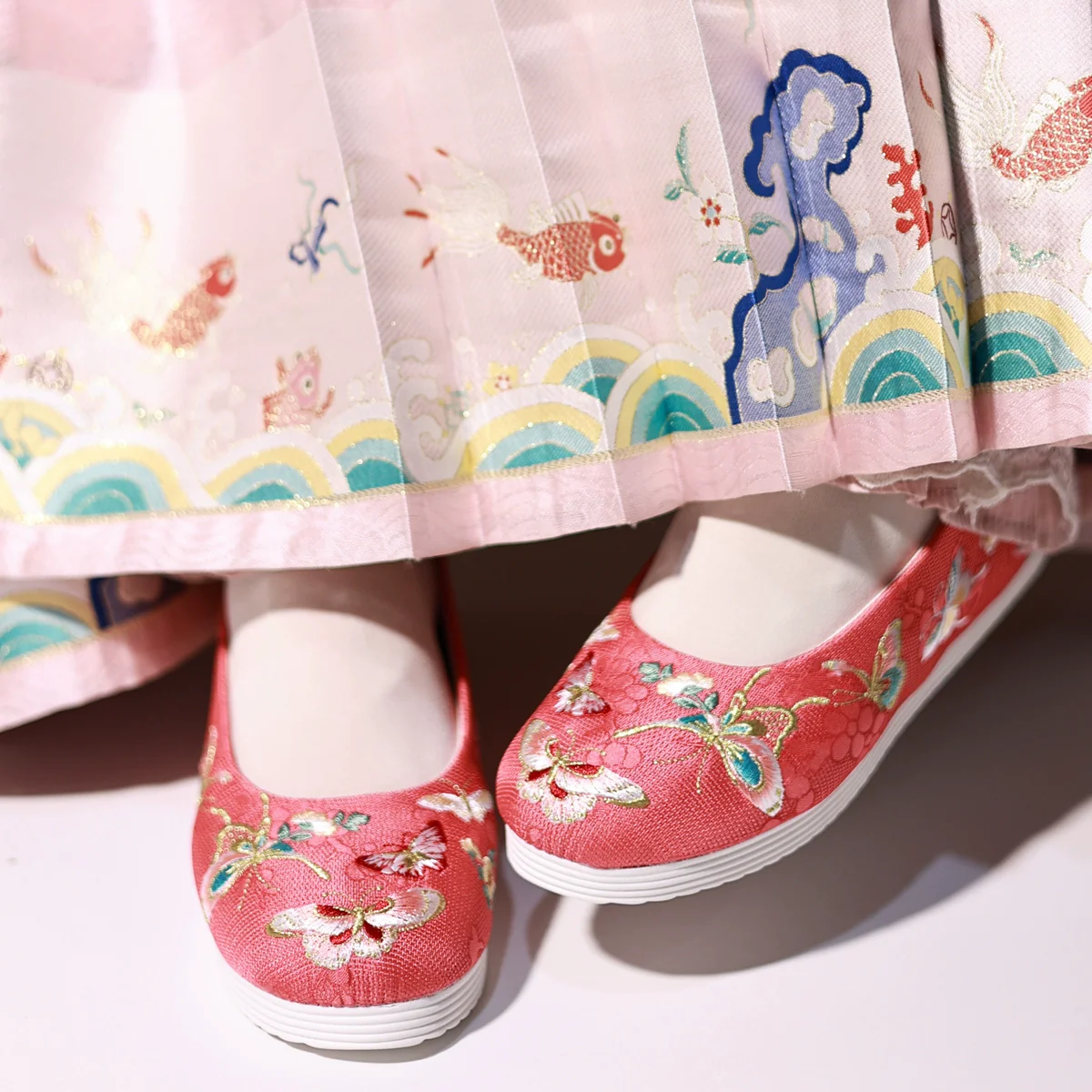 Yun Bu 云步 Hundred Butterfly Embroidered Song Ming Gong Xie Shoes - Image 11