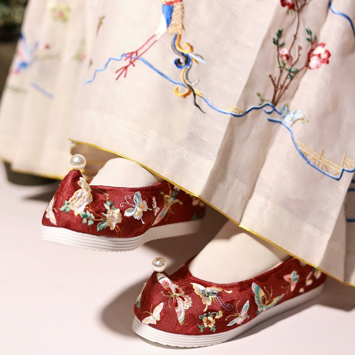 Yun Bu 云步 Hundred Butterfly Embroidered Song Ming Gong Xie Shoes - Image 7