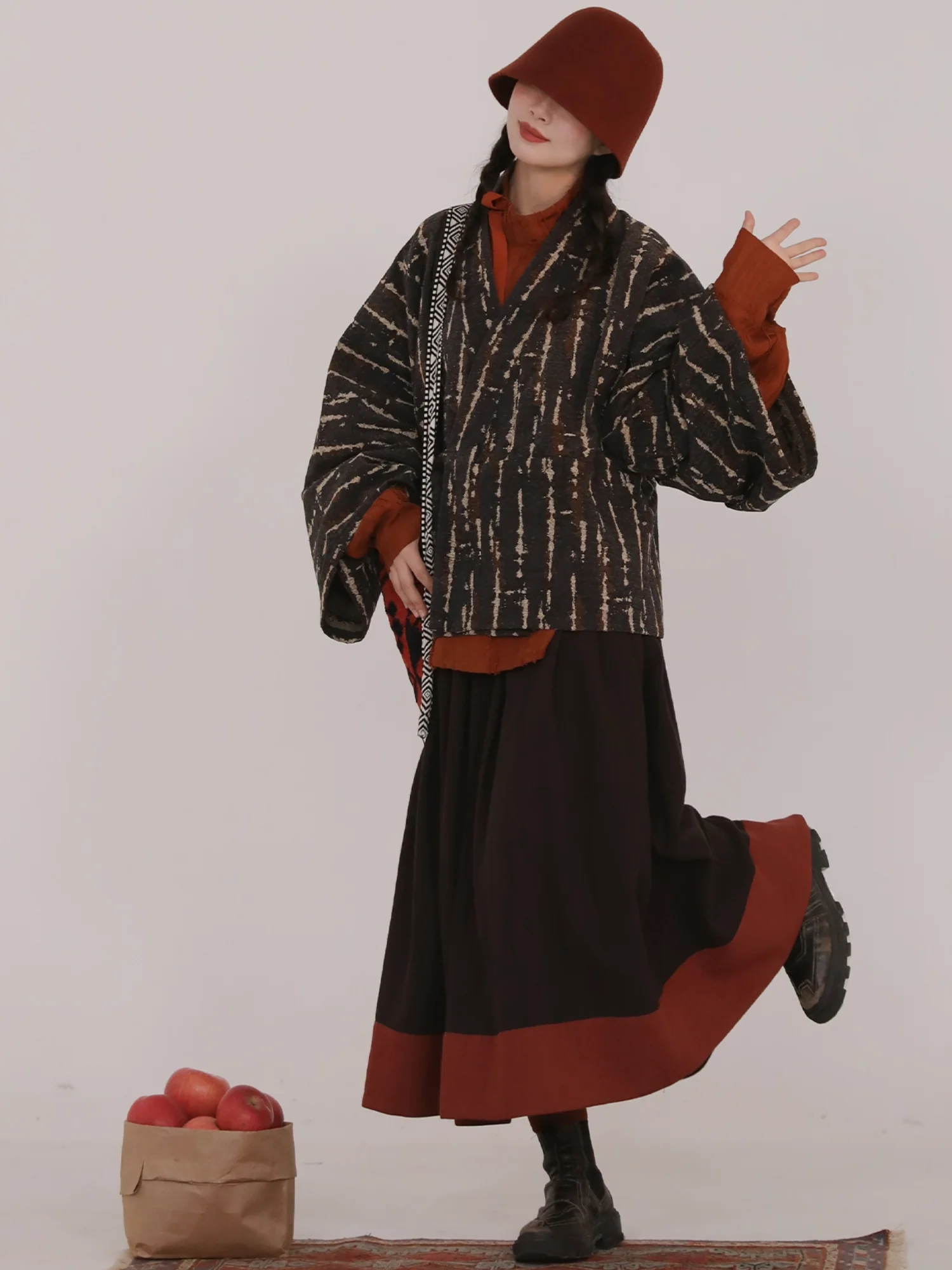 Yue Chuan 越川 Climbing Rivers Modernized Jin Dynasty Cotton Blend Ru Jacket & Cotton Zhequn Skirt Set - Image 5