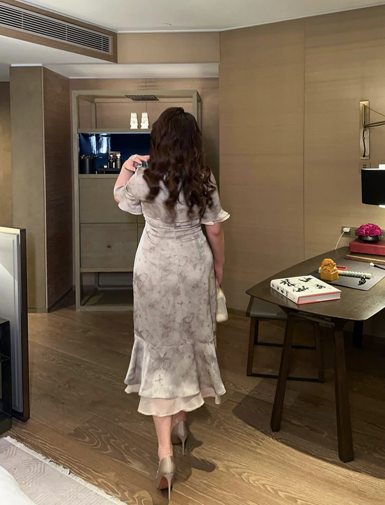 Yue E' 月蛾 Moon Moth Plus Size Modernized Pearl Trumpet Skirt Butterfly Sleeve Qipao - Image 5