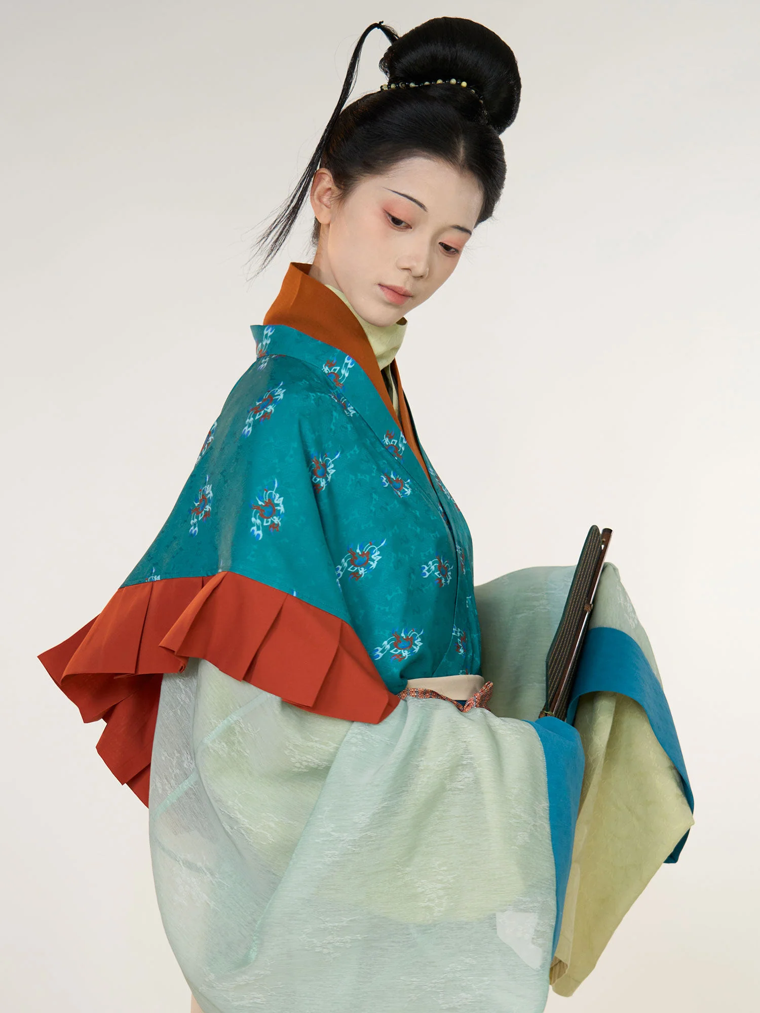 Yunyou 云游 Wandering Clouds Eastern Han Restoration Ruffled Hem Jacquard Yaolan Ru Top & Poqun Skirt Set - Image 2