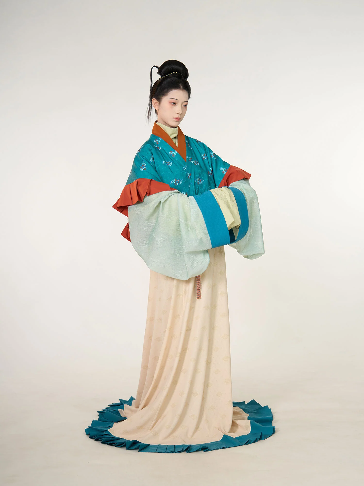 Yunyou 云游 Wandering Clouds Eastern Han Restoration Ruffled Hem Jacquard Yaolan Ru Top & Poqun Skirt Set - Image 4
