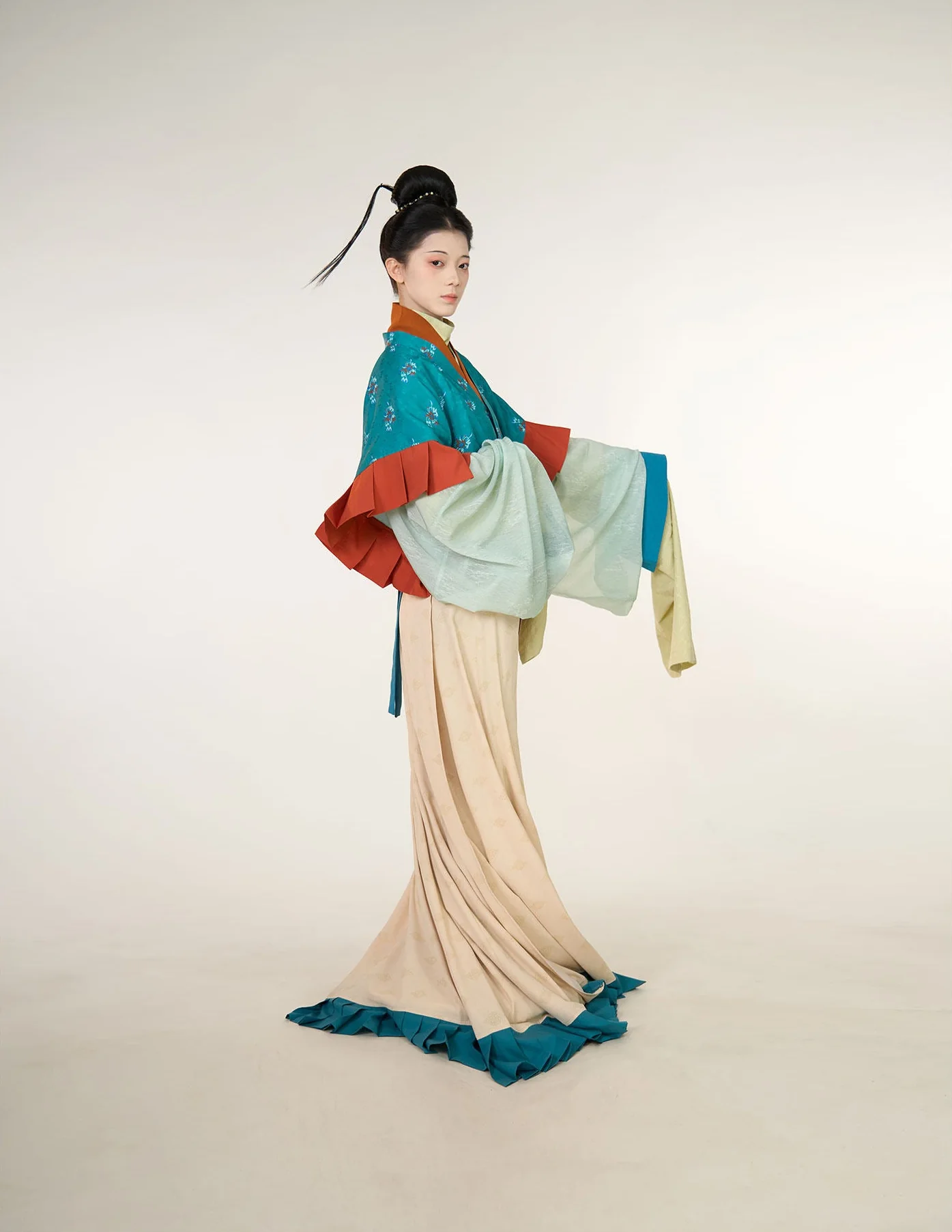 Yunyou 云游 Wandering Clouds Eastern Han Restoration Ruffled Hem Jacquard Yaolan Ru Top & Poqun Skirt Set - Image 6