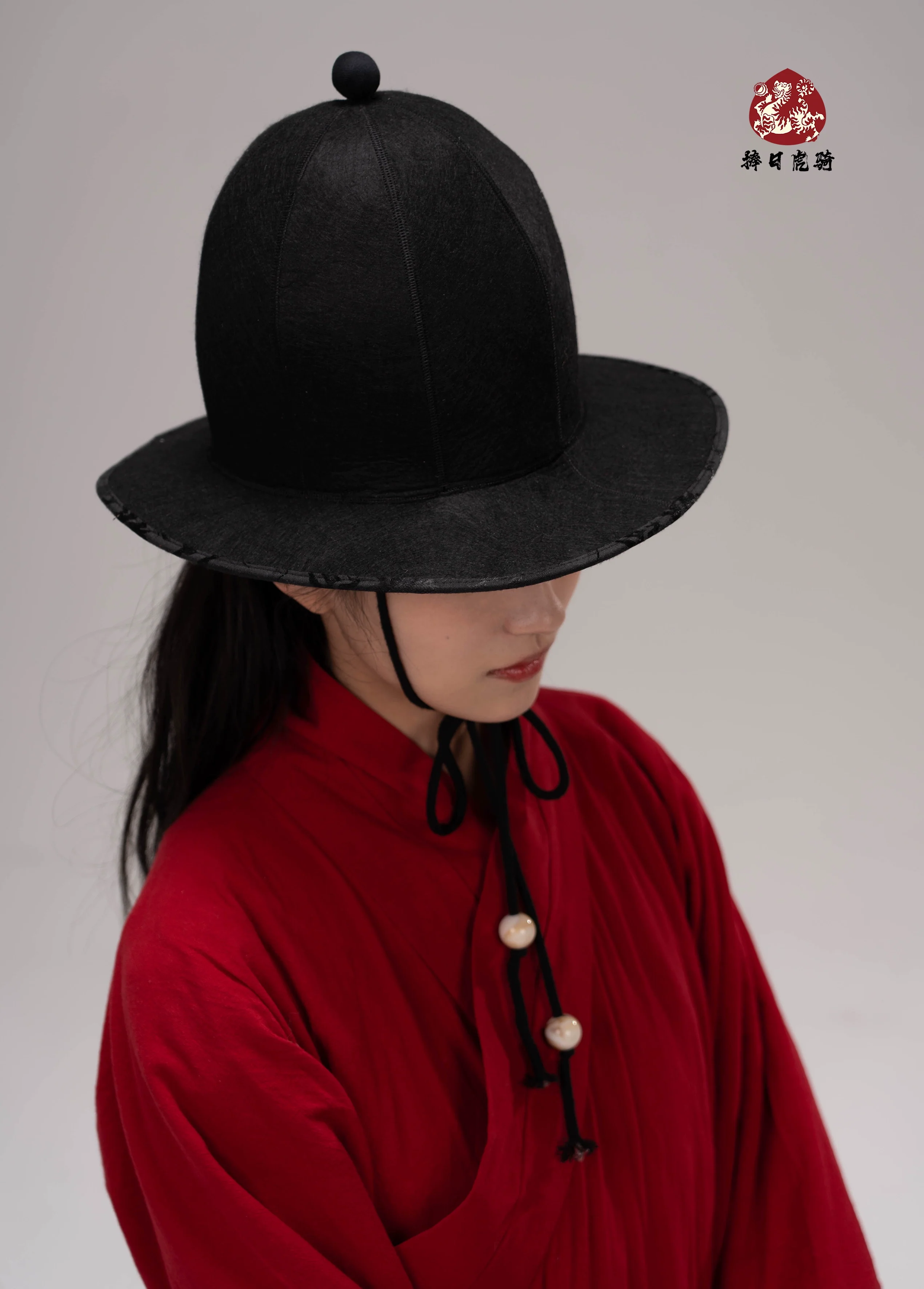 Zhan Qun 战裙 Soldier's Overskirt Ming Dynasty Restoration Cotton Tieli & Hat Set - Image 12