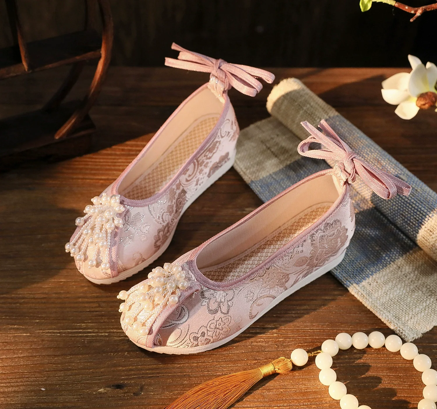 Zhe Zhi 折纸 Folding Paper Song Ming Cloud Head Dengyun Lü Shoes - Image 2