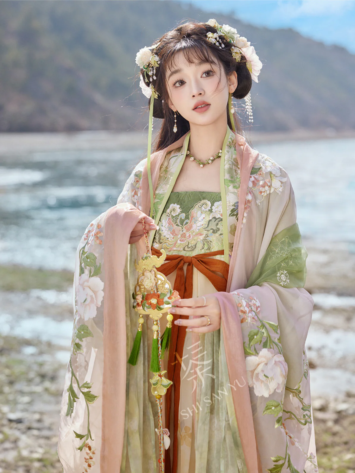 Zhichi Shengxia 咫尺盛夏 Nearing Midsummer Modernized Fairy Daxiushan Qiyaoqun Set - Image 3
