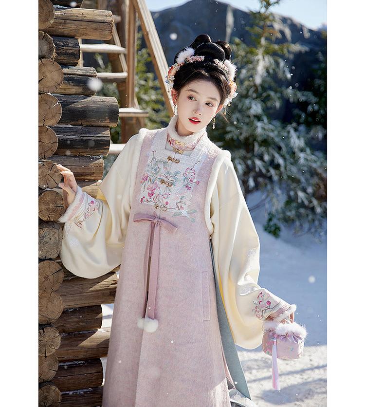 Zhu Xue 煮雪 Boiling Snow Ming Dynasty Winter Fur Bijia Vest & Mamian Skirt Set - Image 6